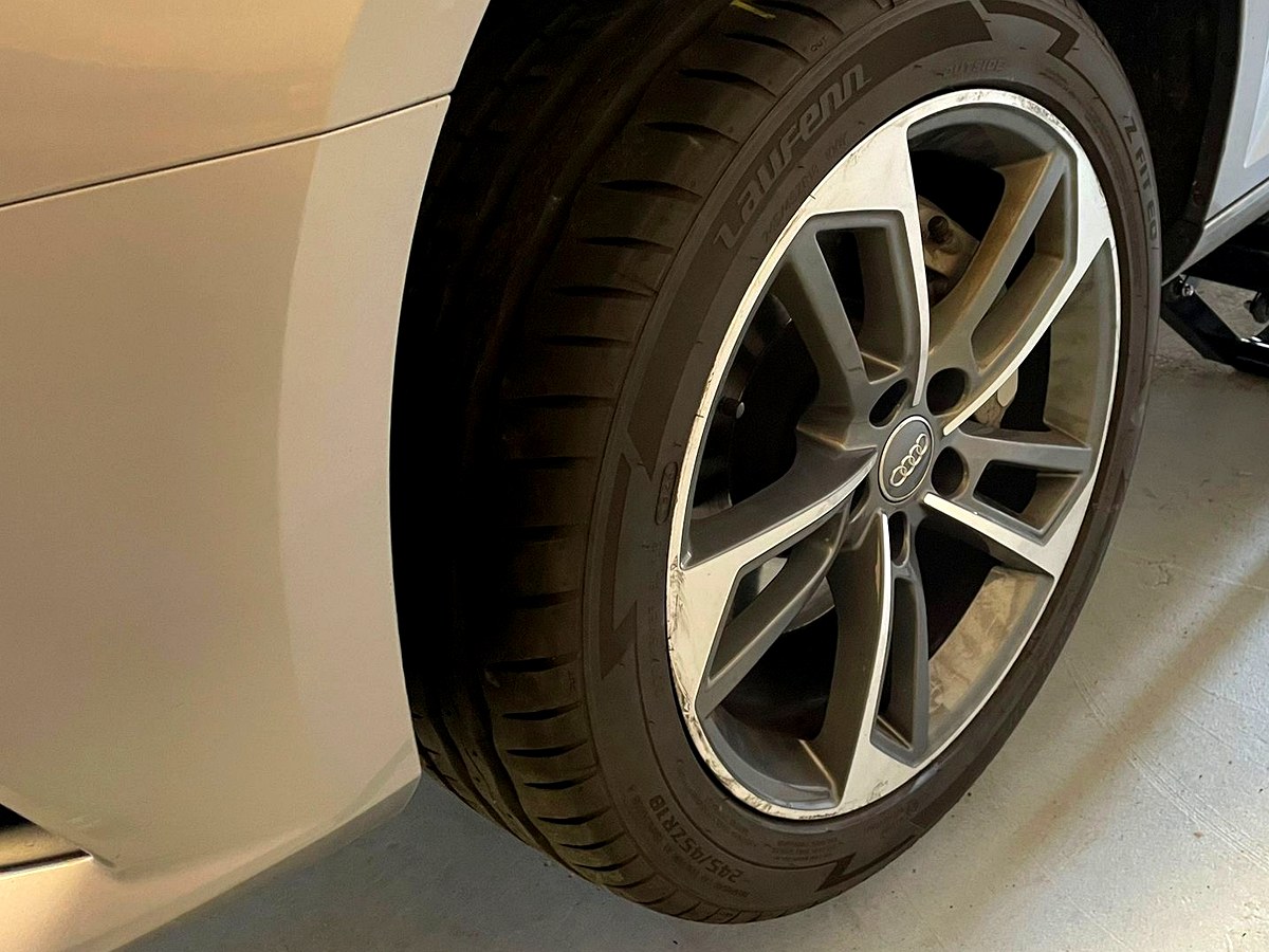 Reifenwechsel an Audi - Cseh Reifenservice